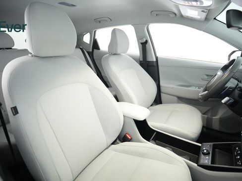 Used 2025 Hyundai Kona SEL FWD image 23