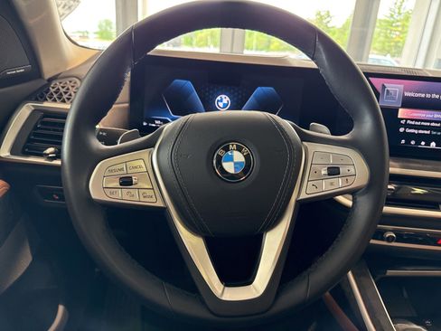 Used 2024 BMW X7 xDrive40i w/ Premium Package AWD/4WD image 16