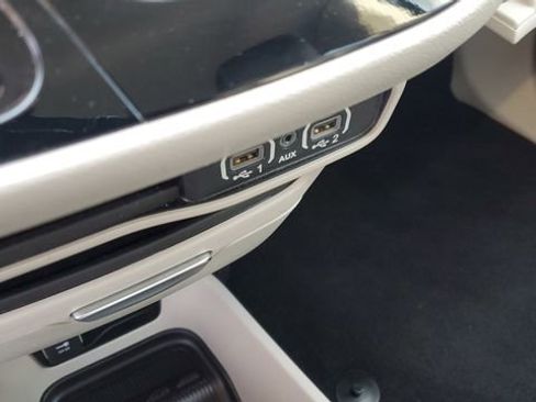 Certified 2024 Chrysler Pacifica Touring-L image 17