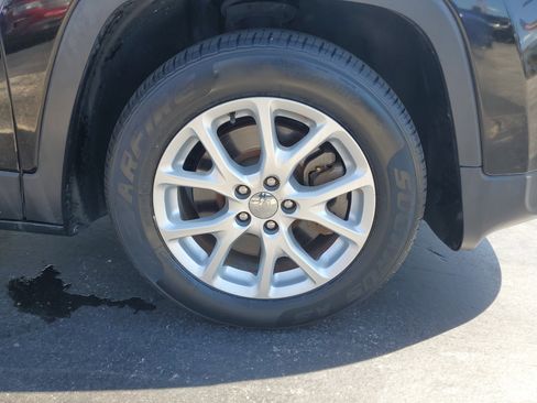 Used 2015 Jeep Cherokee Latitude image 40