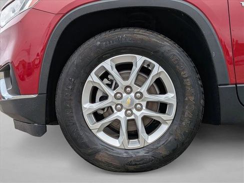 Used 2020 Chevrolet Traverse LT image 24
