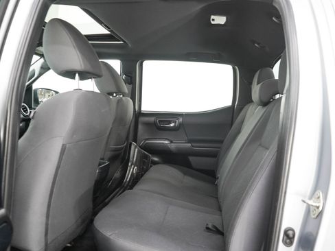 Used 2017 Toyota Tacoma TRD Sport w/ Premium & Technology Package AWD/4WD image 15