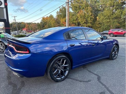 Used 2020 Dodge Charger SXT w/ Blacktop Package image 6