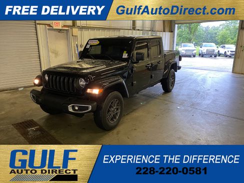 Used 2024 Jeep Gladiator Sport AWD/4WD image 3