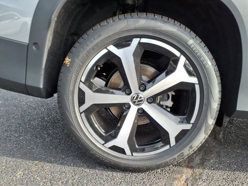 New 2025 Volkswagen Tiguan SE image 5