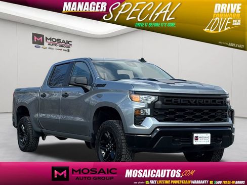 Used 2024 Chevrolet Silverado 1500 Custom Trail Boss w/ Dark Appearance Package AWD/4WD image 1
