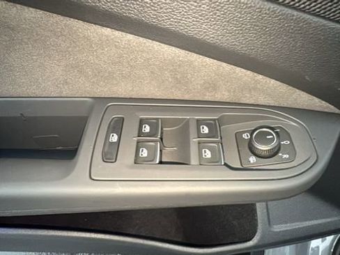 Used 2025 Volkswagen GTI SE image 13