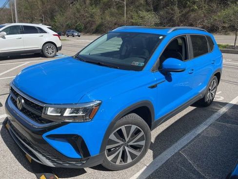 Used 2023 Volkswagen Taos SE w/ Panoramic Sunroof Package image 1
