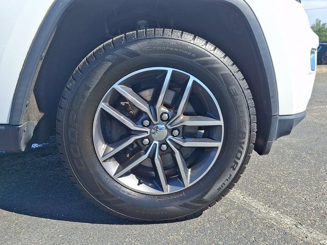 Used 2017 Jeep Grand Cherokee Limited AWD/4WD image 8
