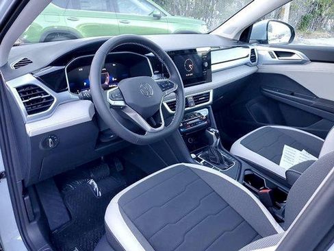 New 2026 Volkswagen Taos SE image 8