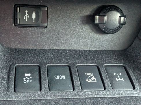 Used 2016 Toyota Highlander XLE AWD/4WD image 27