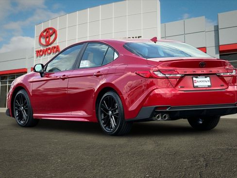 Used 2026 Toyota Camry SE w/ Multimedia Upgrade Package FWD image 5