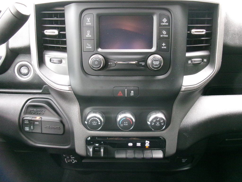 Used 2024 RAM 2500 Tradesman w/ Chrome Appearance Group AWD/4WD image 16