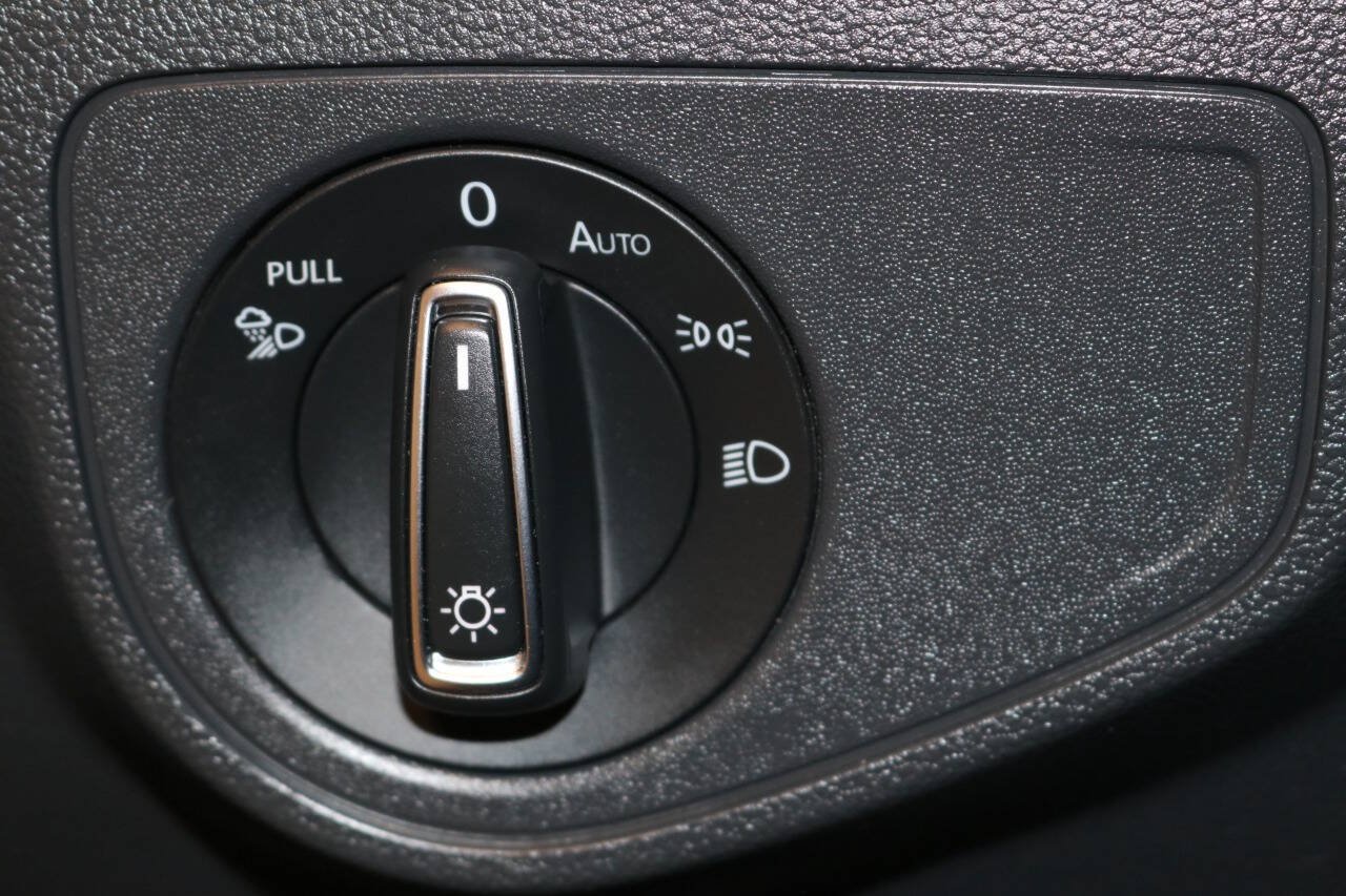 Used 2021 Volkswagen Atlas Cross Sport SEL AWD/4WD image 46