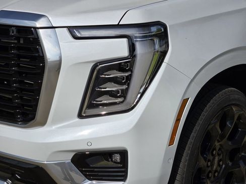 New 2026 GMC Yukon XL Denali w/ Denali Reserve Package AWD/4WD image 5
