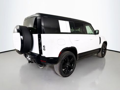 Used 2025 Land Rover Defender 110 V8 AWD/4WD image 5