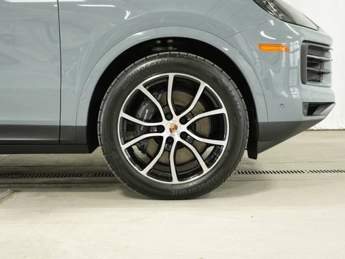 Certified 2025 Porsche Cayenne image 41