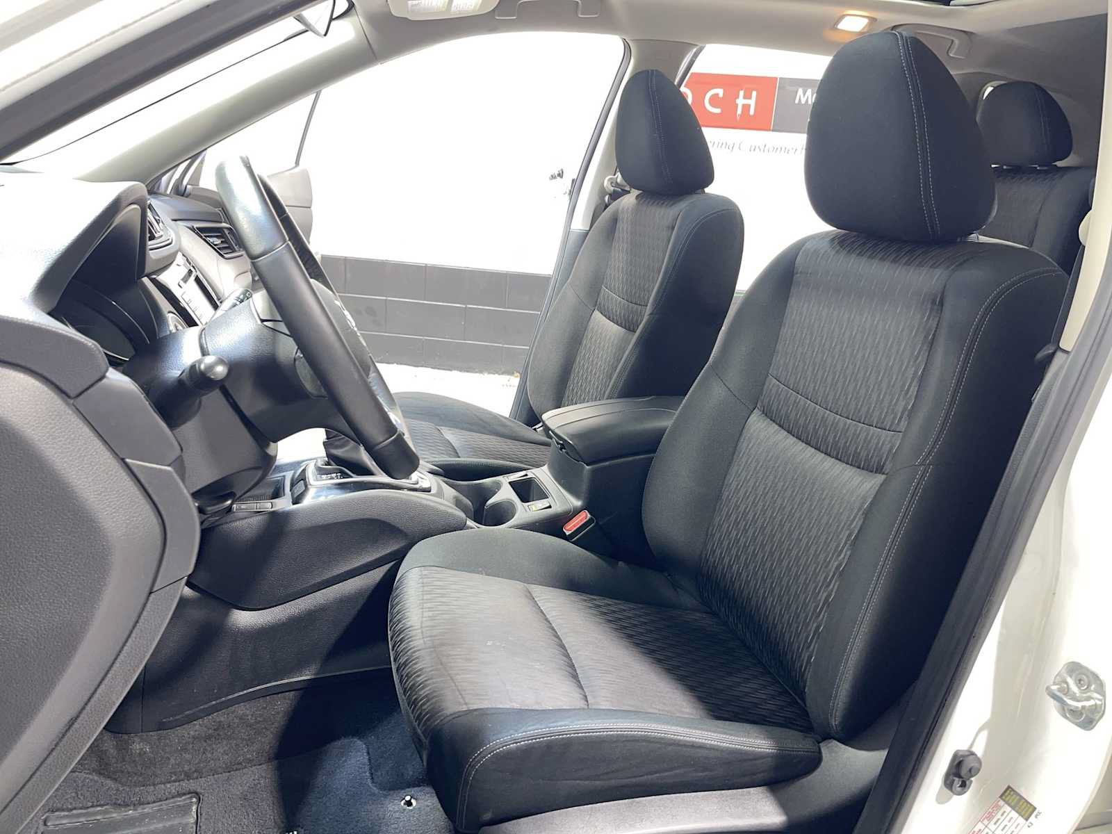 Used 2020 Nissan Rogue SV w/ Sun & Sound Touring Package AWD/4WD image 11