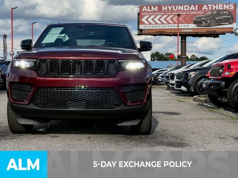 Used 2025 Jeep Grand Cherokee Altitude AWD/4WD image 3