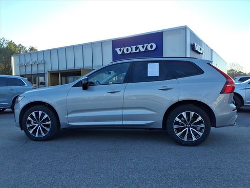 Certified 2025 Volvo XC60 B5 Plus image 8