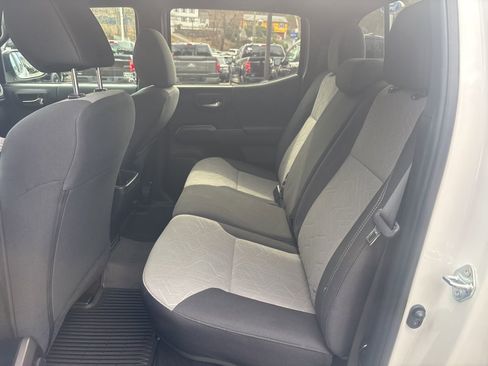 Used 2023 Toyota Tacoma TRD Sport w/ Technology Package image 30