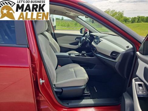 Used 2025 Nissan Rogue SV FWD image 27