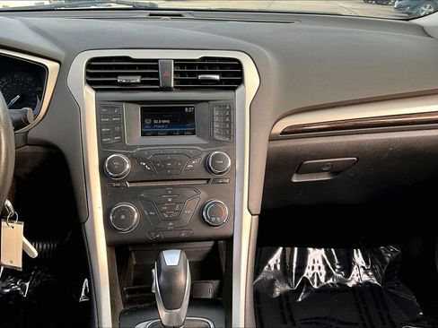 Used 2015 Ford Fusion SE w/ Equipment Group 202A FWD image 19