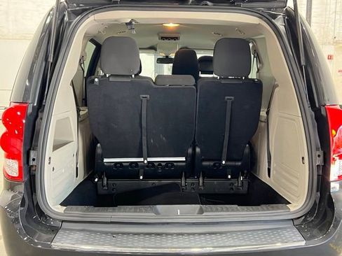 Used 2020 Dodge Grand Caravan SE FWD image 16