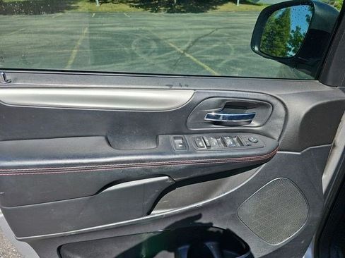 Used 2019 Dodge Grand Caravan GT FWD image 17