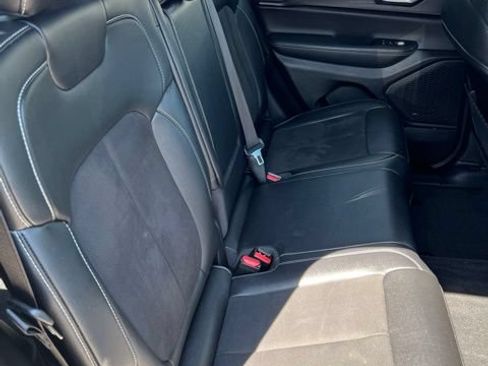 Used 2023 Jeep Grand Cherokee Altitude AWD/4WD image 14