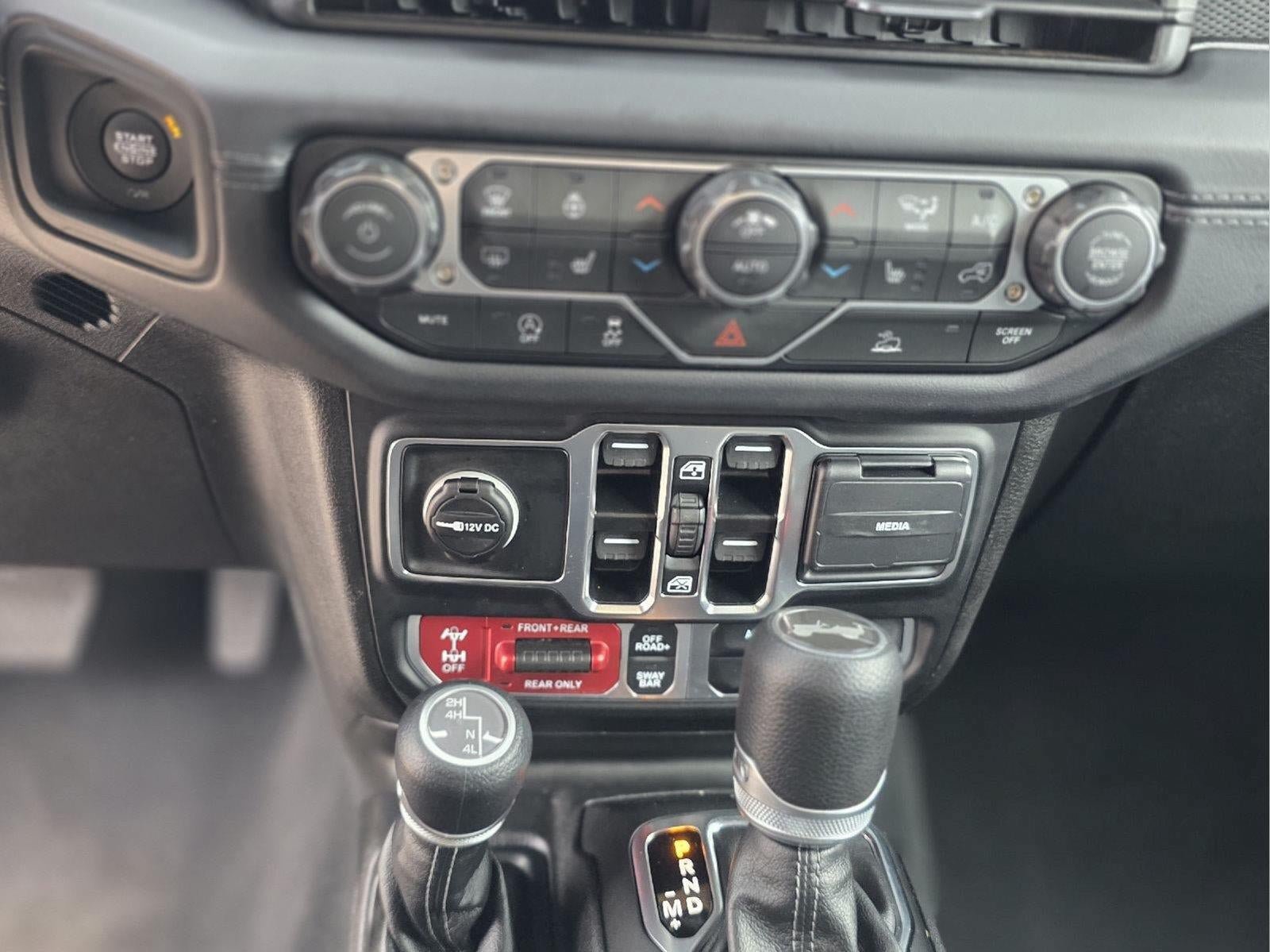Used 2025 Jeep Wrangler Unlimited Rubicon w/ Convenience Group AWD/4WD image 17