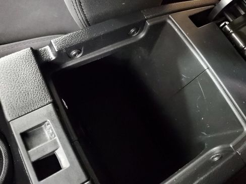 Used 2015 Jeep Wrangler Sport AWD/4WD image 30