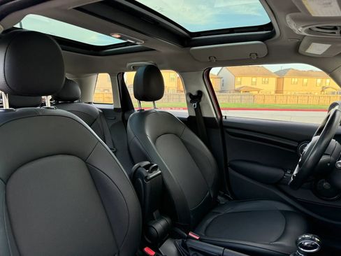 Used 2017 MINI Cooper 4-Door Hardtop FWD image 16