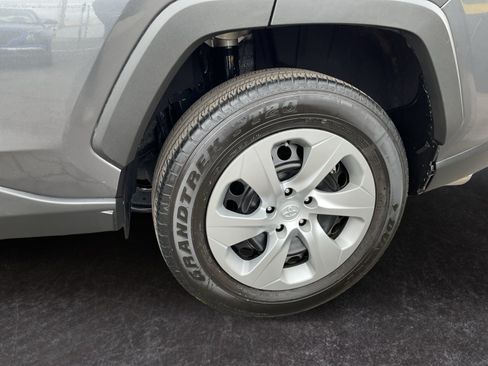 Used 2021 Toyota RAV4 LE FWD image 9