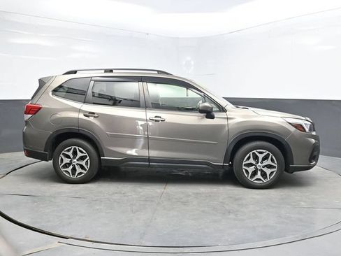 Used 2020 Subaru Forester Premium AWD/4WD image 9