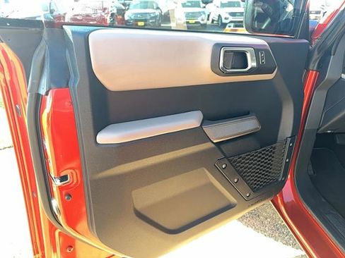 Used 2023 Ford Bronco Wildtrak image 14