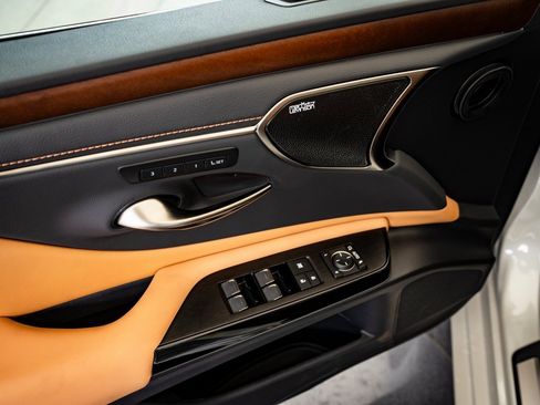 New 2025 Lexus ES 350 Ultra Luxury image 22