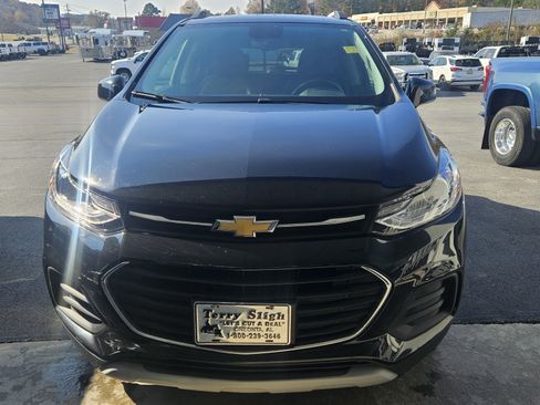 Used 2019 Chevrolet Trax LT w/ LT Convenience Package image 4