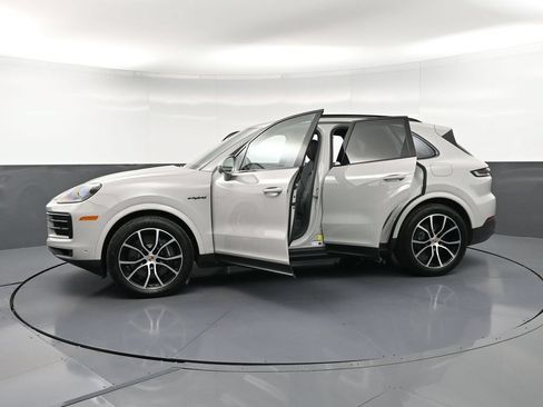 Certified 2026 Porsche Cayenne E-Hybrid AWD/4WD image 36