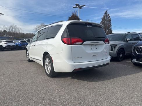 Used 2017 Chrysler Pacifica Touring-L w/ Tire & Wheel Group image 3