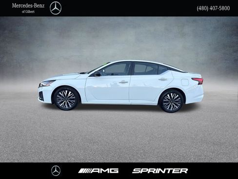 Used 2025 Nissan Altima 2.5 SV image 2