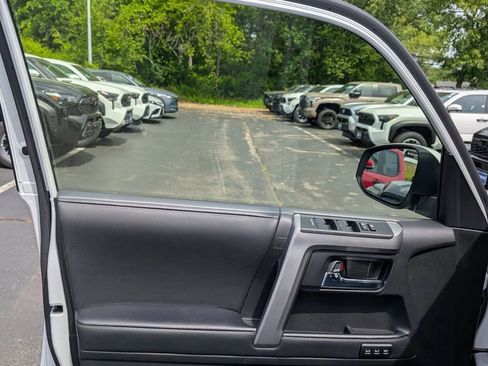 Used 2024 Toyota 4Runner Limited AWD/4WD image 12