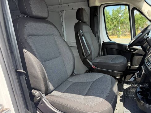 Used 2024 RAM ProMaster 2500 w/ Safety Group FWD image 18