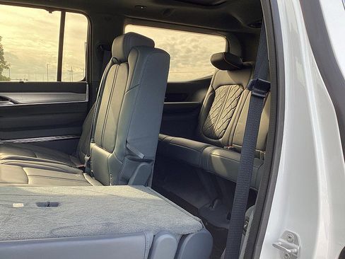 Used 2023 Jeep Grand Wagoneer Series III image 19