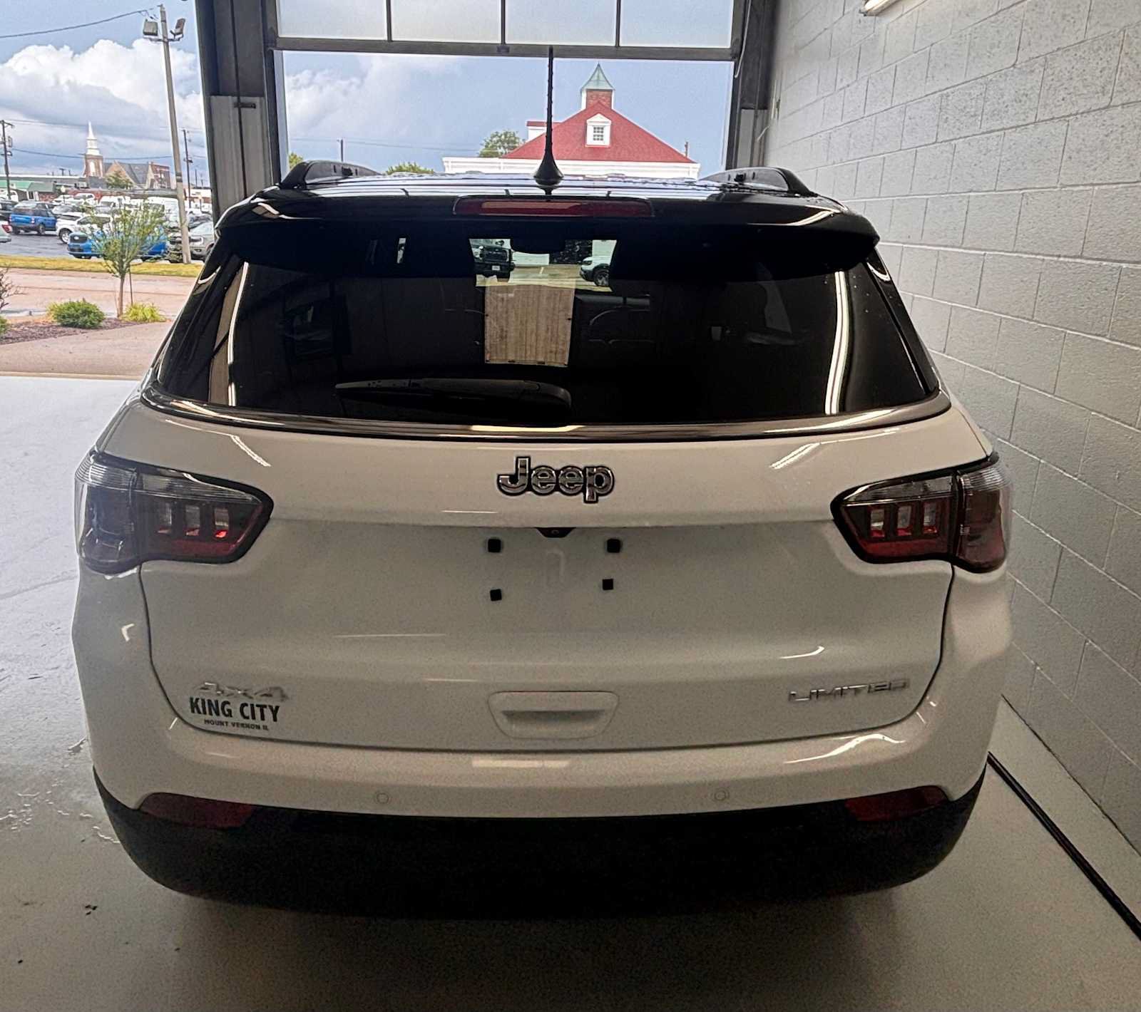 Certified 2024 Jeep Compass Limited w/ Mopar Graphics Package AWD/4WD image 28