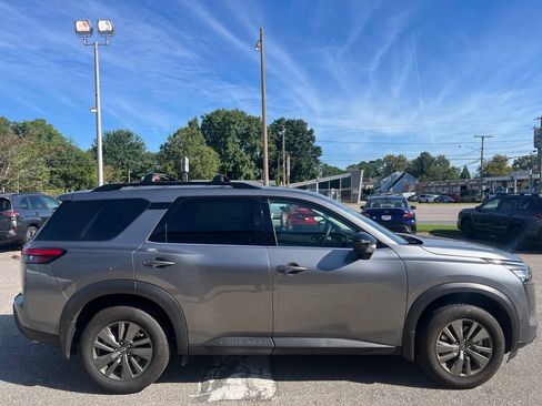 Used 2026 Nissan Pathfinder SV FWD image 3