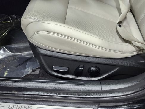 Used 2023 Genesis G70 2.0T image 24