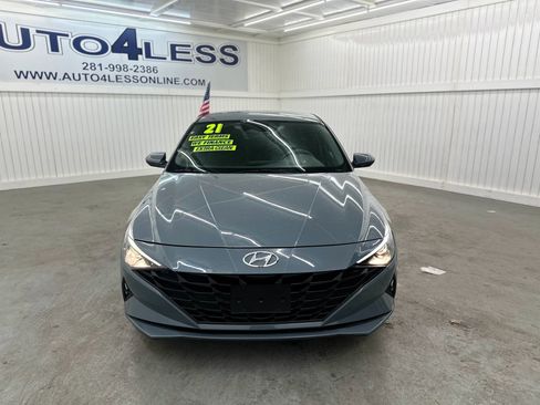 Used 2021 Hyundai Elantra SEL image 2