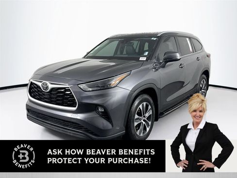 Certified 2024 Toyota Highlander XLE image 1