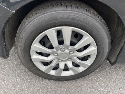 Used 2019 Honda Civic LX image 9